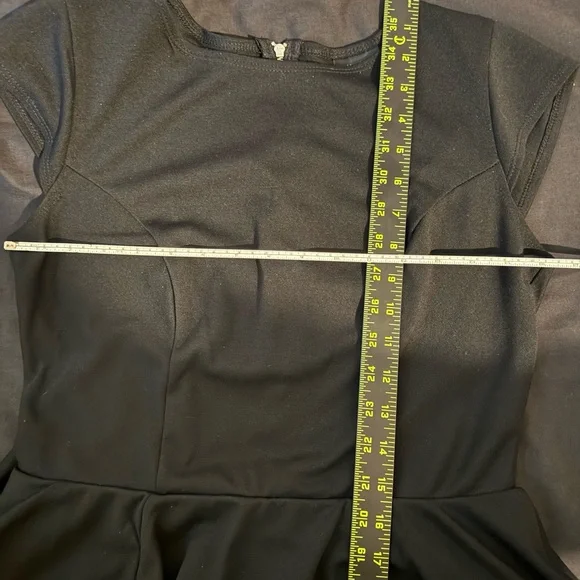 Mossimo Cap Sleeve Bodycon Dress w ruffle waistline - Picture 4 of 7